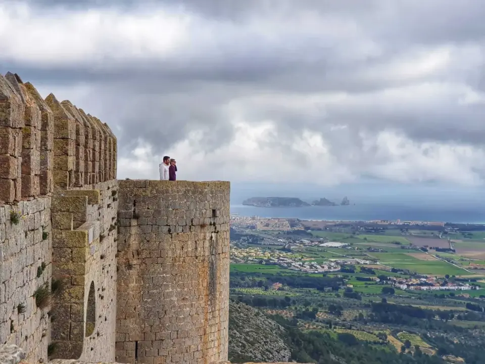 Castillo de Montgrí, ruta y vistas sobre el Empordà